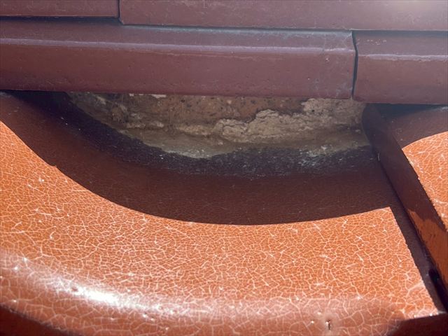 瓦屋根の漆喰の剥がれ